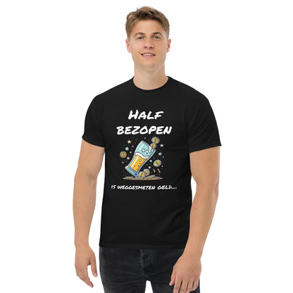 Grappig T-shirt "Half Bezopen is Weggesmeten Geld" - Voor de Bierliefhebber