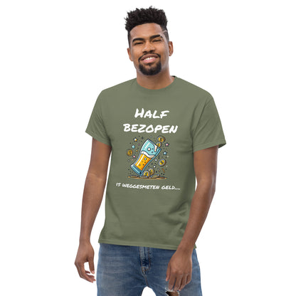 Grappig T-shirt "Half Bezopen is Weggesmeten Geld" - Voor de Bierliefhebber