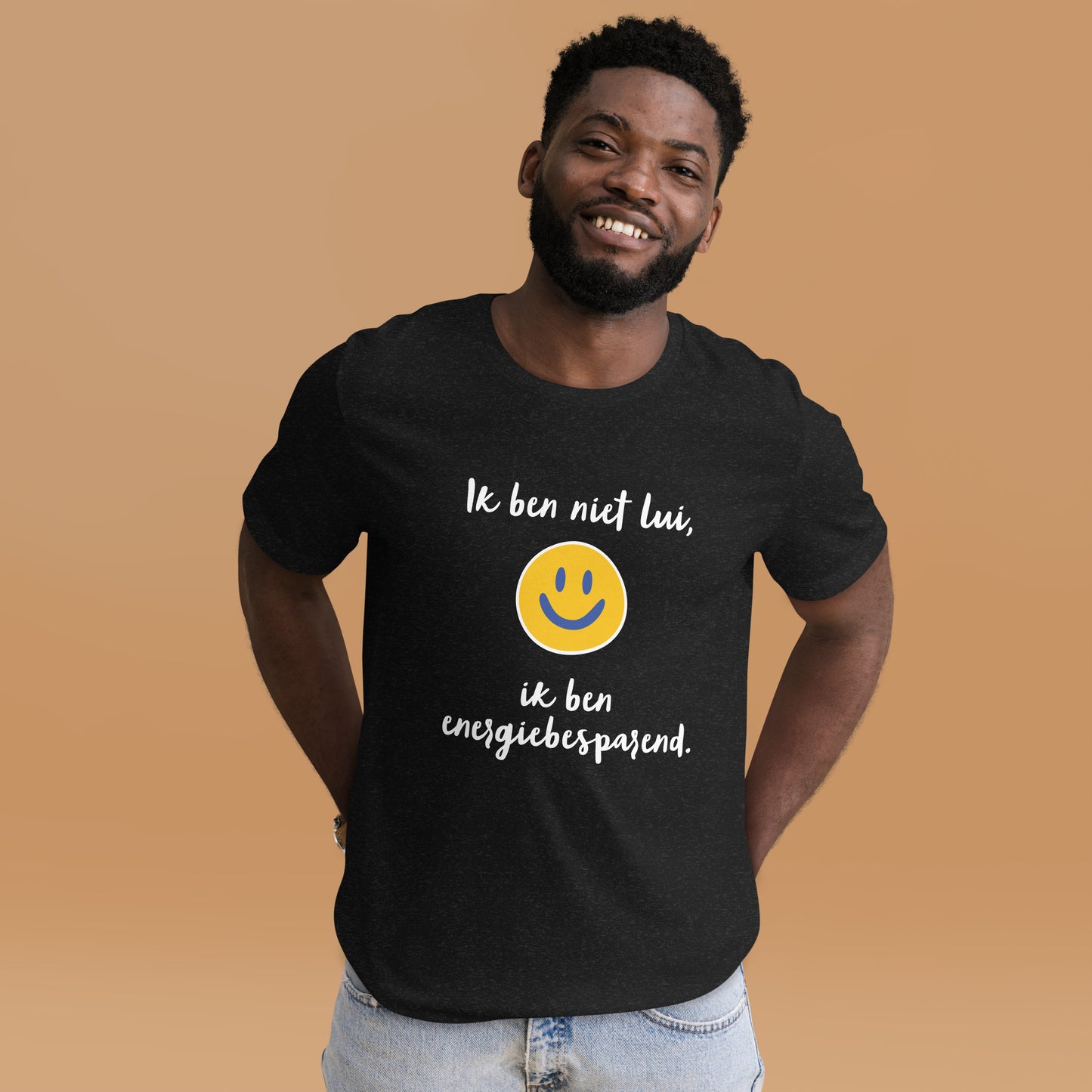 Humoristisch T-shirt - "Ik Ben Niet Lui, Ik Ben Energiebesparend"