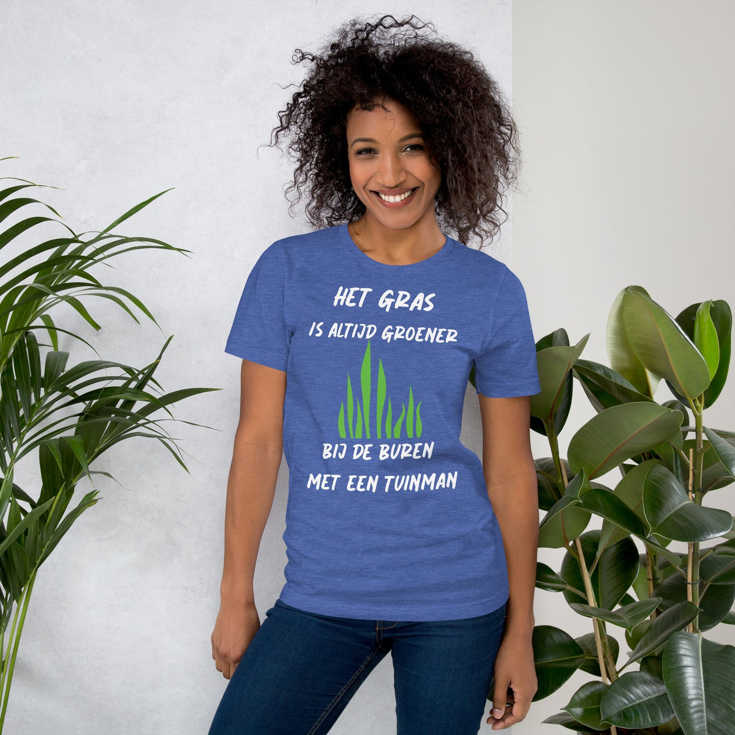 Humoristisch T-shirt - "Het Gras is Altijd Groener bij de Buren met een Tuinman"