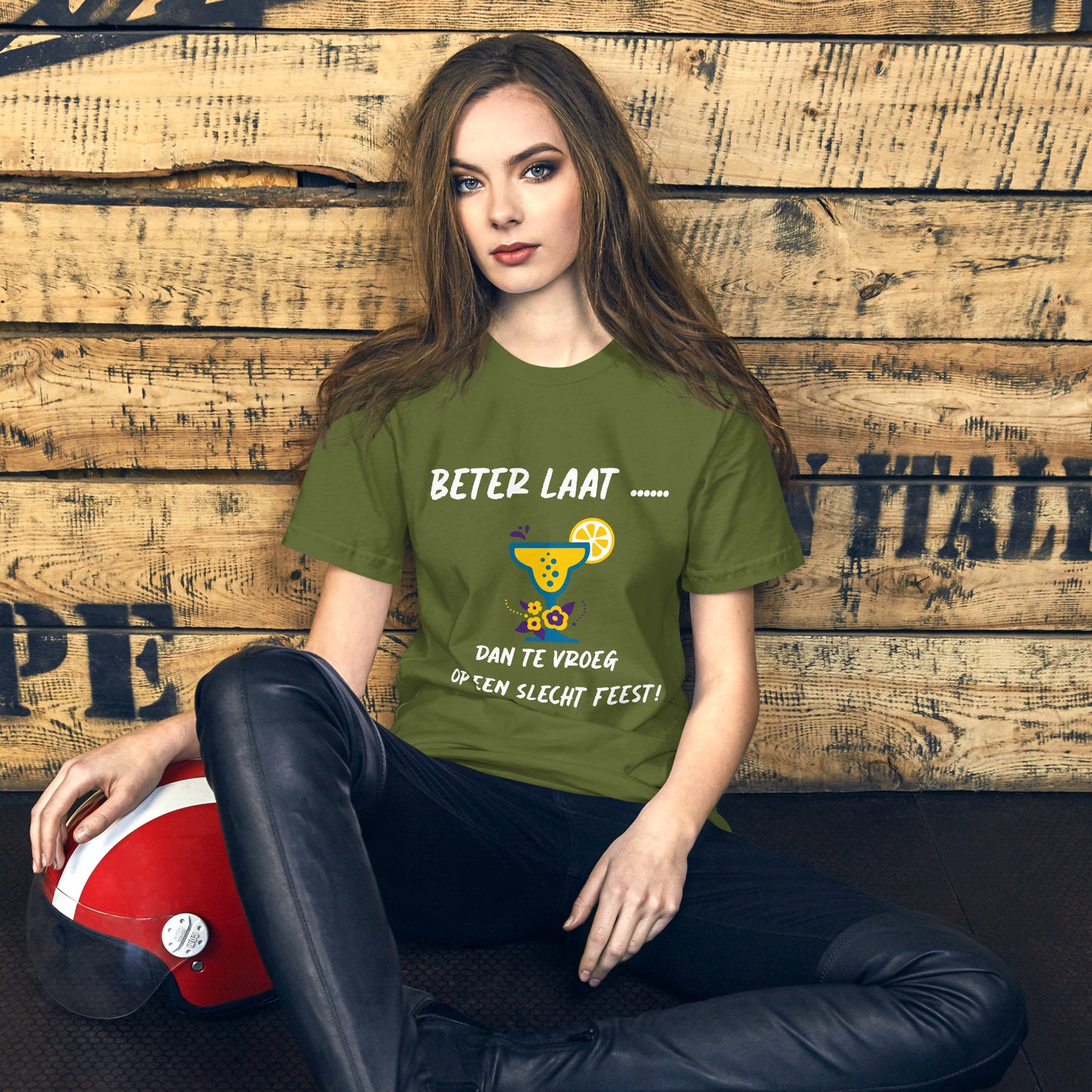 Humoristisch T-shirt - "Beter Laat dan te Vroeg op een Slecht Feest!"