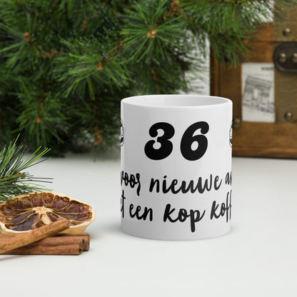 Witte glanzende kop 36 jaar