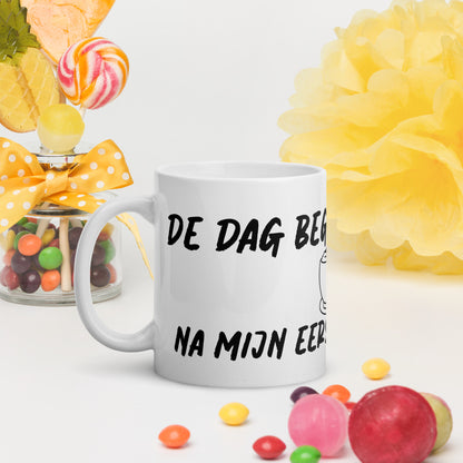 Witte glanzende mok "De dag begint pas echt na mijn eerste kop koffie"