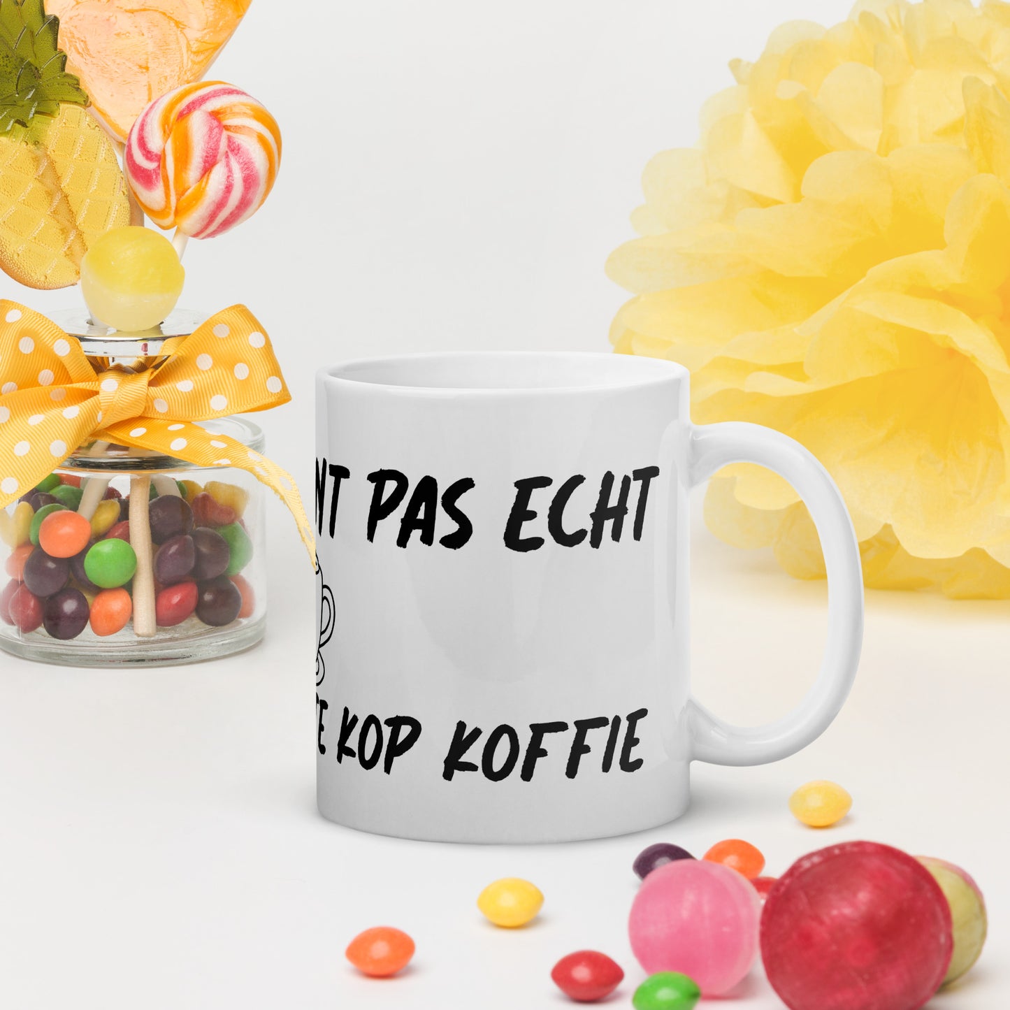 Witte glanzende mok "De dag begint pas echt na mijn eerste kop koffie"